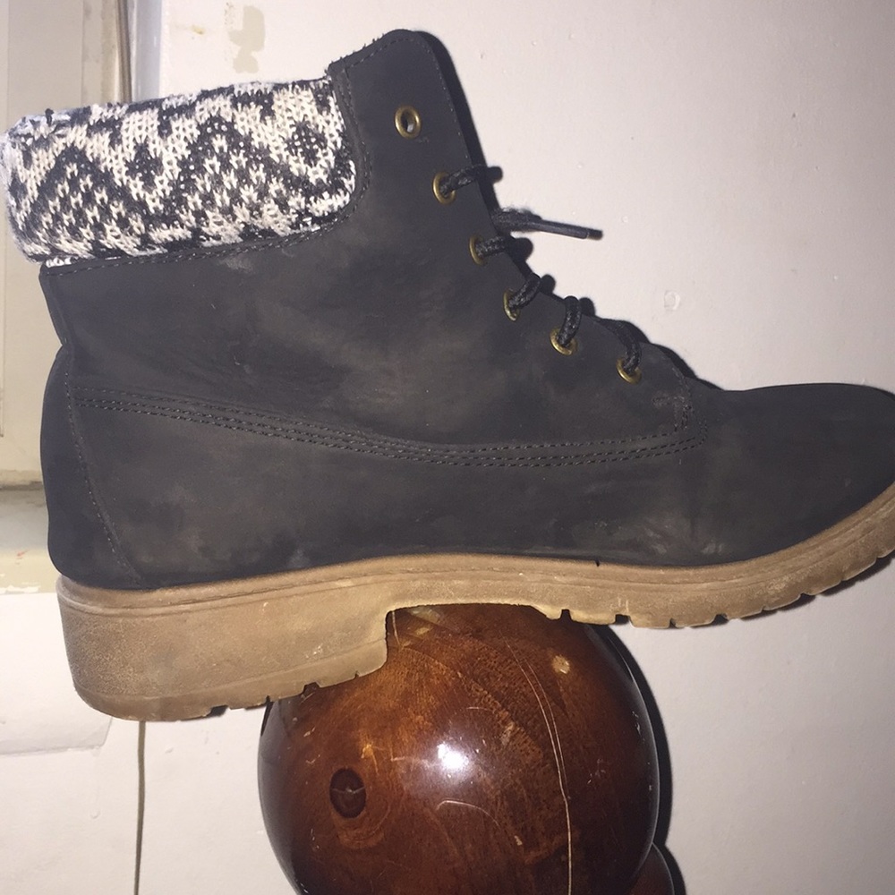 These are the newest kids boots u well love them